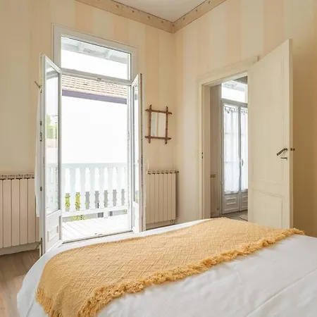 Holiday home Maison De Charme En Centre-ville